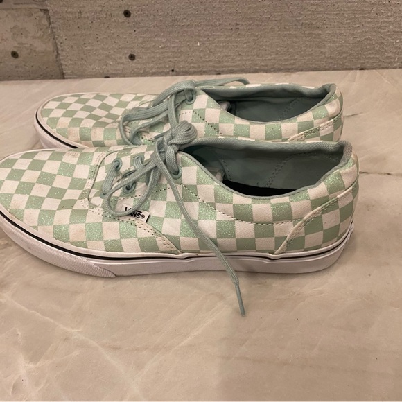 Green and white size 10 women’s sneakers - Picture 1 of 7